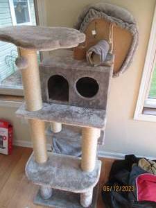 lot 181 image: Multi-platform cat entertainment an...