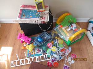 lot 199 image: Assortment of Family oriented windo...