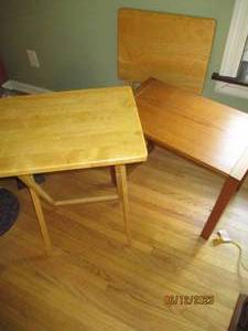 lot 206 image: Pair of wood tv trays and small woo...
