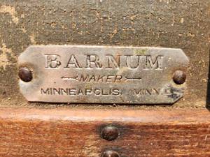 lot 209 image: Barnum Vintage Garment Travel Trunk with pull out shelf