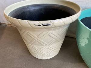 lot 36 image: LOT OF 3 Planters