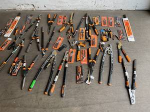 lot 86 image: Large Lot of Fiskar Gardening Tools - Pruiners, Clippers, Loppers & Machetes