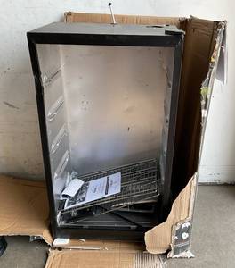 lot 127 image: Masterbuilt 40 in. Digital Electric Smoker DAMAGED