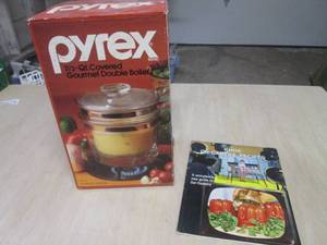 Vintage Pyrex 1 12 Quart Covered G...