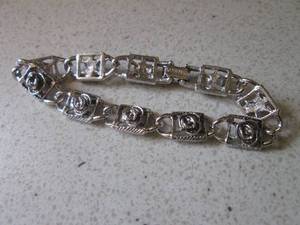 Sarah Coventry 8 Roses Bracelet...