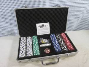 lot 13 image: (BSB) Poker Chip Set in Aluminum Ca...