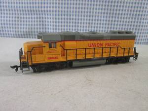 lot 16 image: (F-0) Bachmann HO Scale Train Engin...