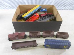 lot 18 image: (F-0) Assorted Train Cars and Parts...