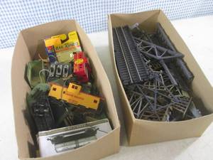 lot 22 image: (F-0) Assorted Train Set Parts and ...