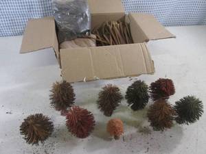 lot 23 image: (F-0) Assorted Train Set Scenery - ...