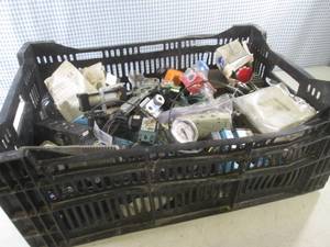 lot 26 image: (BR1) Large Assortment of Electrica...