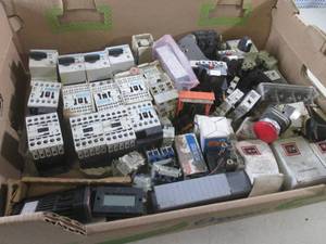 lot 28 image: (BR1) Assortment of Electrical Comp...