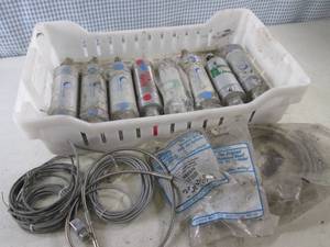 lot 32 image: (G-1) Assorted Indutrial Cylinders ...