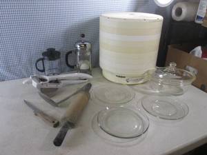 lot 44 image: (BR1) Assorted Kitchen Including Sn...