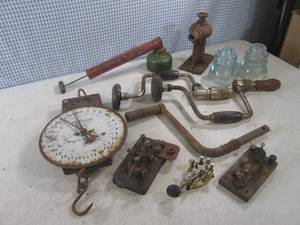 lot 46 image: (F-1) Assorted Vintage...