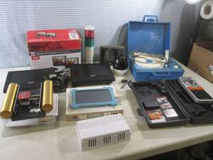 lot 47 image: (F-1) Assorted Electronics...