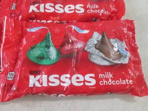 lot 72 image: (B-3) 4 Bags of Hersheys Kisses Pas...