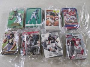 lot 82 image: (FS) 432 Assorted Football Cards - ...