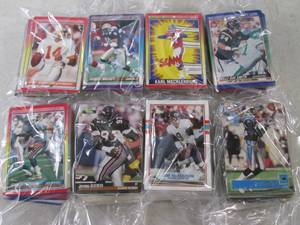 lot 83 image: (FS) 432 Assorted Football Cards - ...