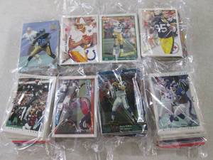 lot 85 image: (FS) 432 Assorted Football Cards - ...