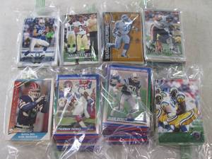 lot 89 image: (FS) 432 Assorted Football Cards - ...