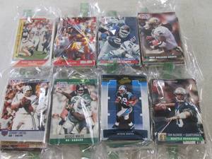 lot 93 image: (FS) 432 Assorted Football Cards - ...