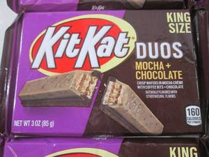 lot 103 image: (B-2) 15 King Size Kit Kat Duos Moc...