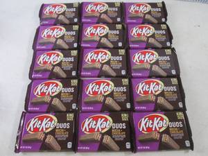 lot 104 image: (B-2) 15 King Size Kit Kat Duos Moc...