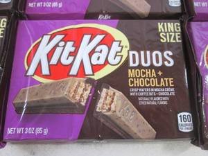 lot 106 image: (B-2) 15 King Size Kit Kat Duos Moc...