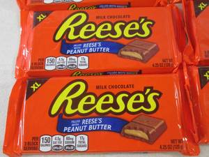 lot 113 image: (B-3) 12 XL Reeses Peanut Butter Ca...