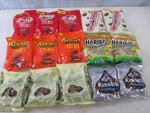 lot 114 image: (B-2) 15 Bags Assorted Candy Past D...