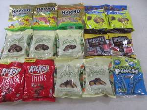 lot 115 image: (C-1) 15 Bags Assorted Candy Past D...