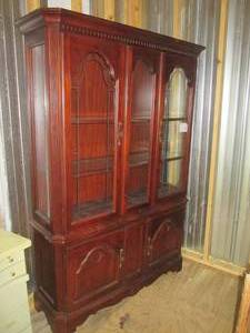 lot 135 image: (UE5) Nice China Cabinet - Glass Sh...