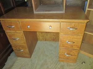 lot 137 image: (UE5) Vintage Wood Desk with 7 Draw...