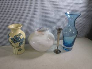 lot 160 image: (A-2) 4 Vases - 2 Glass 1 Ceramic 1...