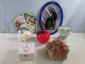 lot 174 image: (F-2) Assorted Decor...