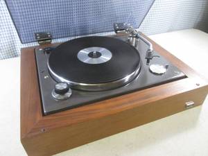 lot 190 image: (D-3) JVC SRP-471E-5 Stereo Turntab...