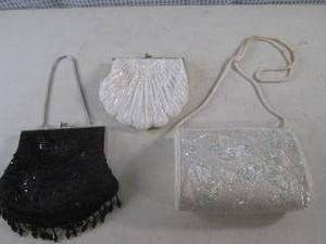 lot 232 image: (C-4) 3 Art Deco Style Beaded Purse...