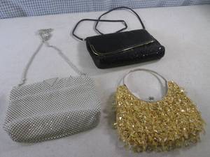 lot 241 image: (C-4) 3 Vintage Purses...