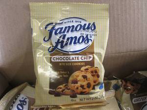 lot 298 image: (B-4) Case 42 Pouches Famous Amos C...