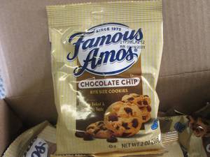 lot 299 image: (B-4) Case 42 Pouches Famous Amos C...