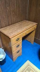 lot 201 image: Small bedroom side desk...