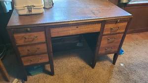 lot 192 image: Vintage wood desk with locking draw...