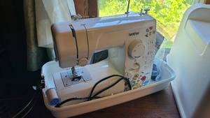 lot 191 image: Like new Brother sewing machine in ...