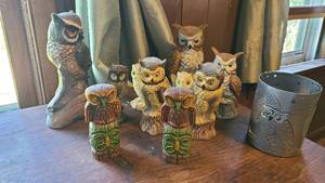 lot 187 image: A whole hootin lot of owl decor...