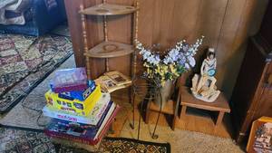 lot 169 image: Corner lot of home decor and board ...