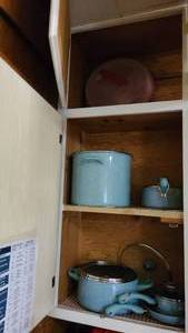 lot 150 image: Paula deen blue speckled enamal pot...
