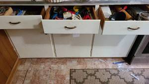 lot 139 image: Kitchen Drawers full of useful good...