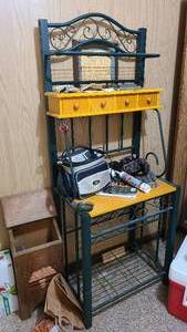 lot 131 image: Bakers rack in like new condition a...