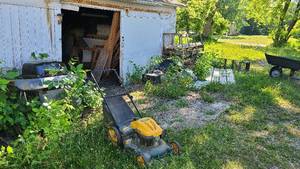 lot 120 image: Yard scrappers dream. Pallet of bri...